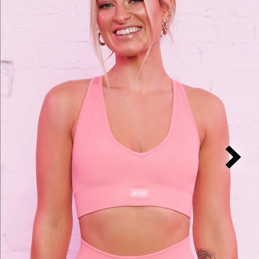 Ribbed Plunge Neck Sports Bra